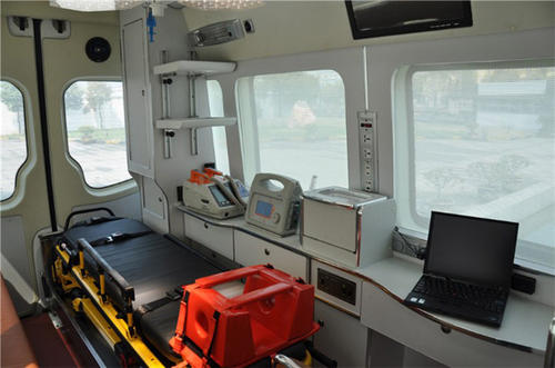 茶陵县救护车内部